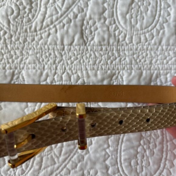 vintage snakeskin belt with bakelite and gold tone buckle - Picture 2 of 4